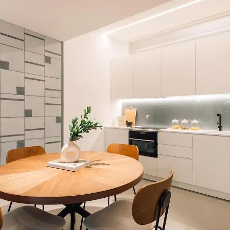 Alvor - 2 Bedrooms And Terrace In Santo Antonio * Lisboa