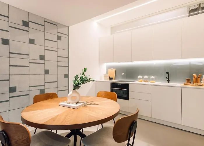 Alvor - 2 Bedrooms And Terrace In Santo Antonio * Lisbon